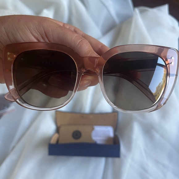 SALT. Serra Pink Gradient Sunglasses Oversized Design - Picture 7 of 17